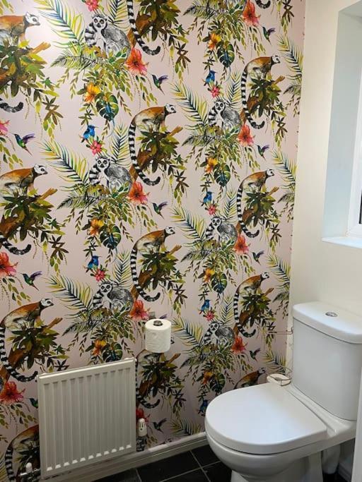 Cheerful 4-bedroom House With Multiple Car Parking * Manchester
