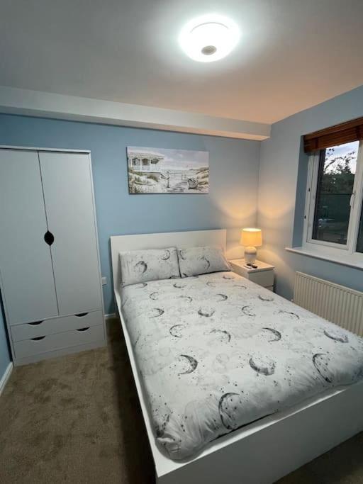 Cheerful 4-bedroom House With Multiple Car Parking Manchester
